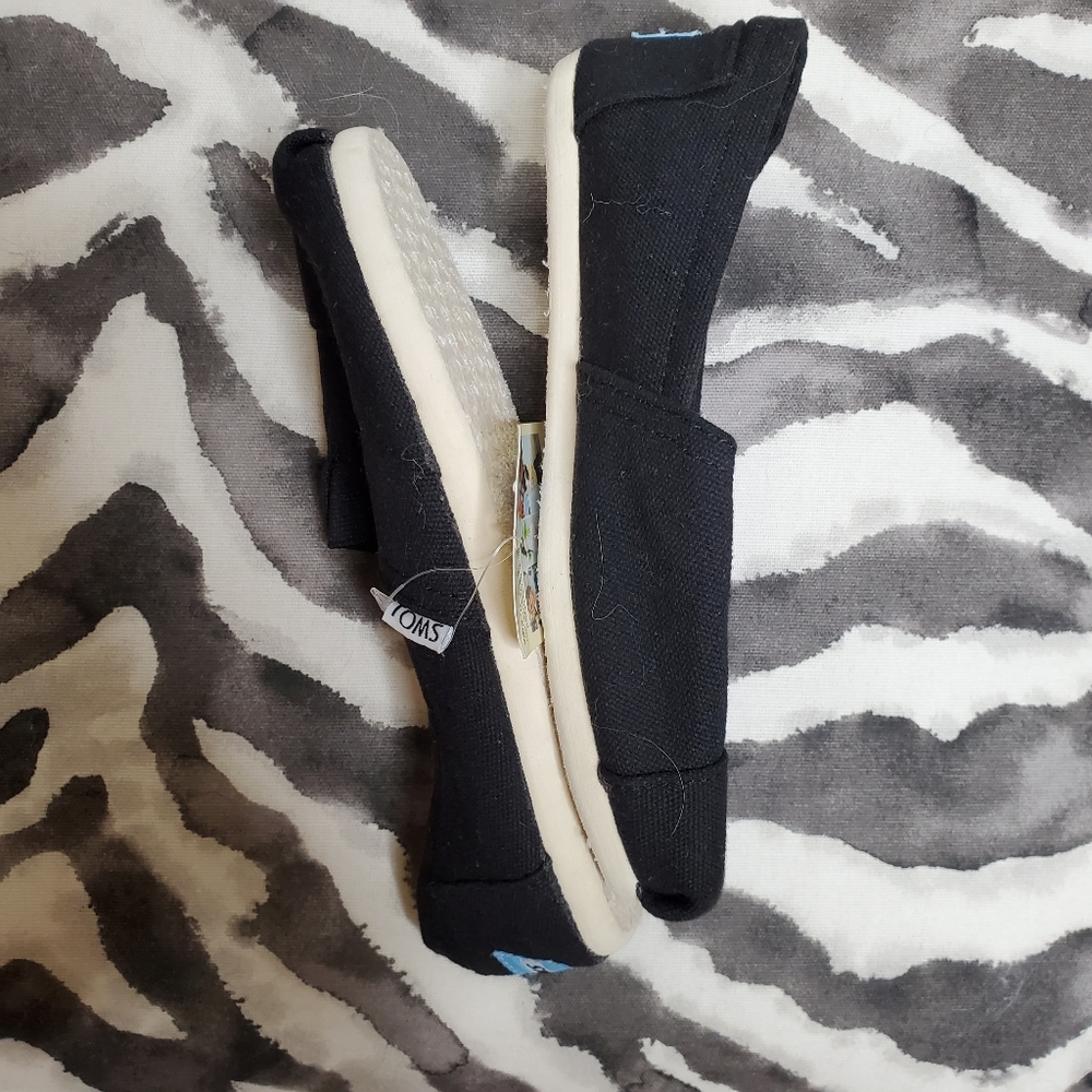 (SOLD) TOMS Animal Print Canvas Slip ons - Picture 9 of 15